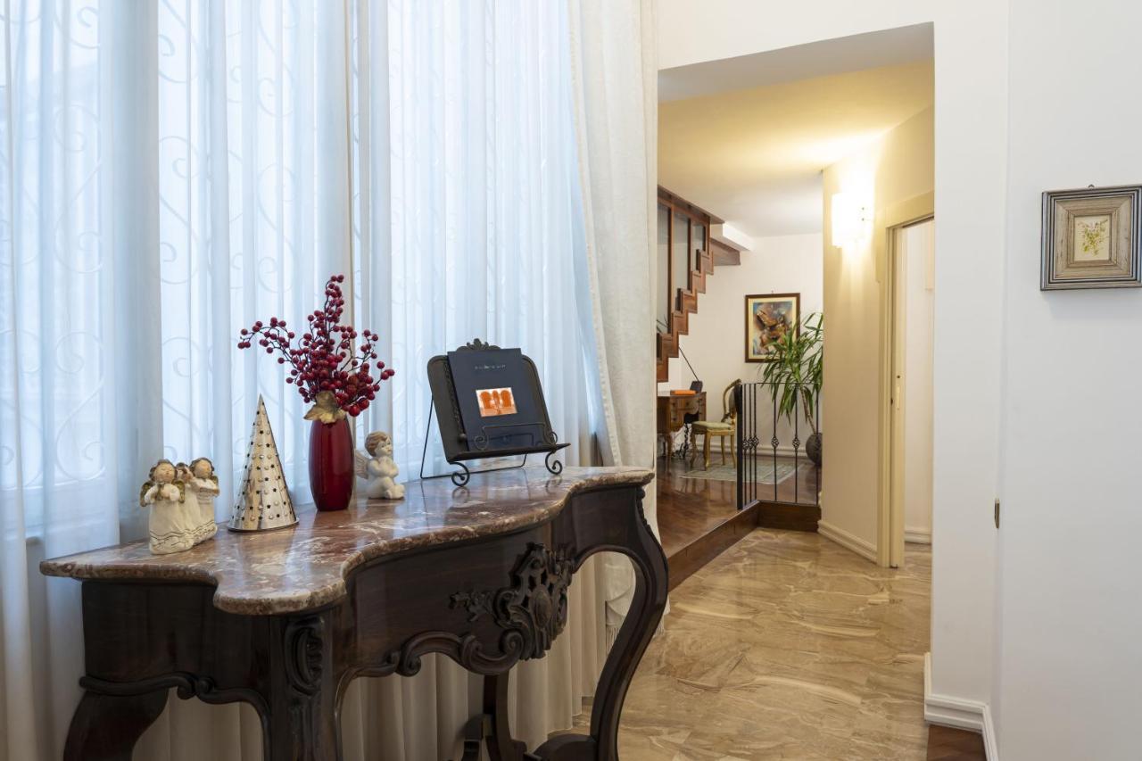 Bella Domus Suites Салерно Экстерьер фото
