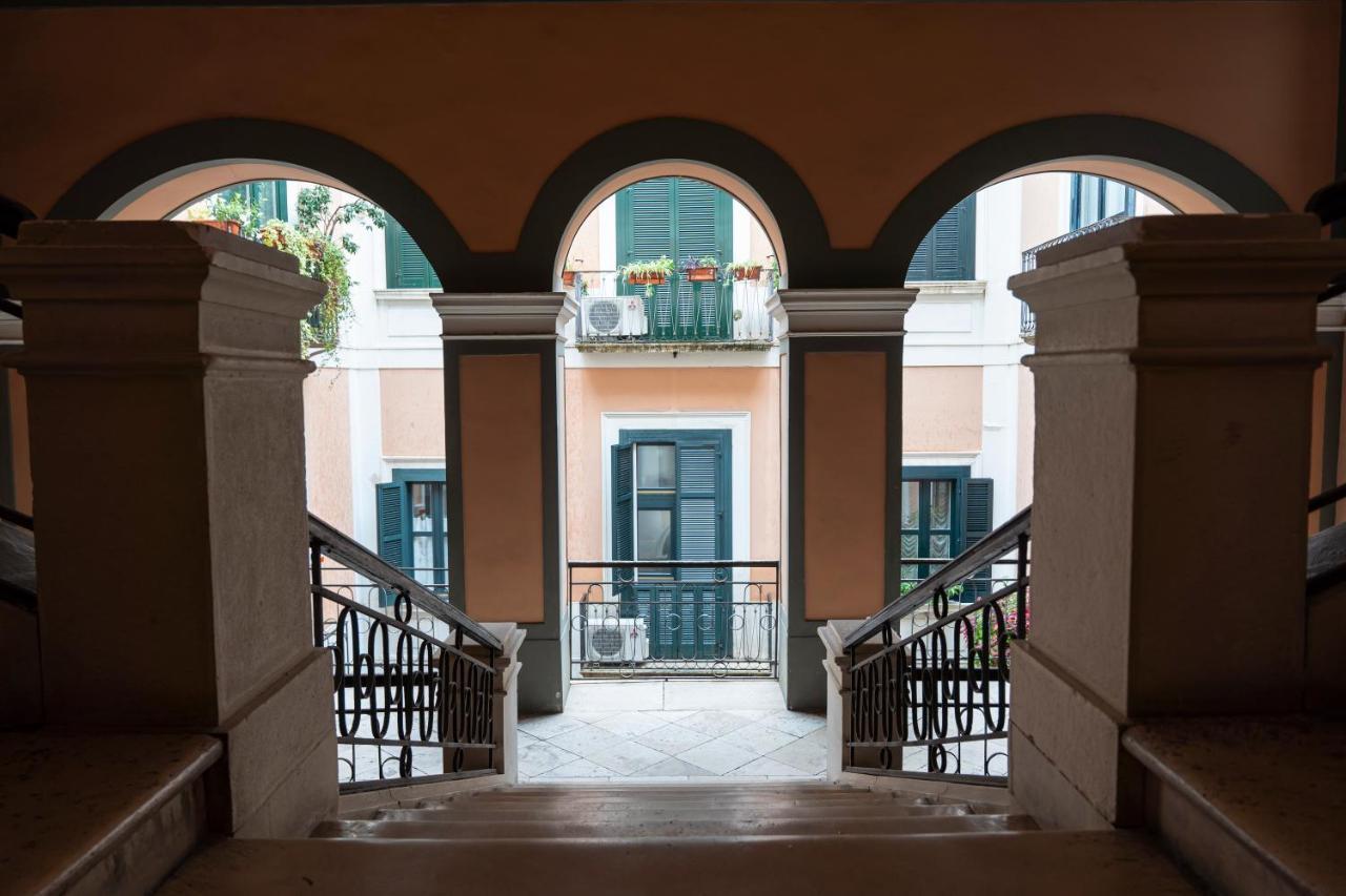 Bella Domus Suites Салерно Экстерьер фото