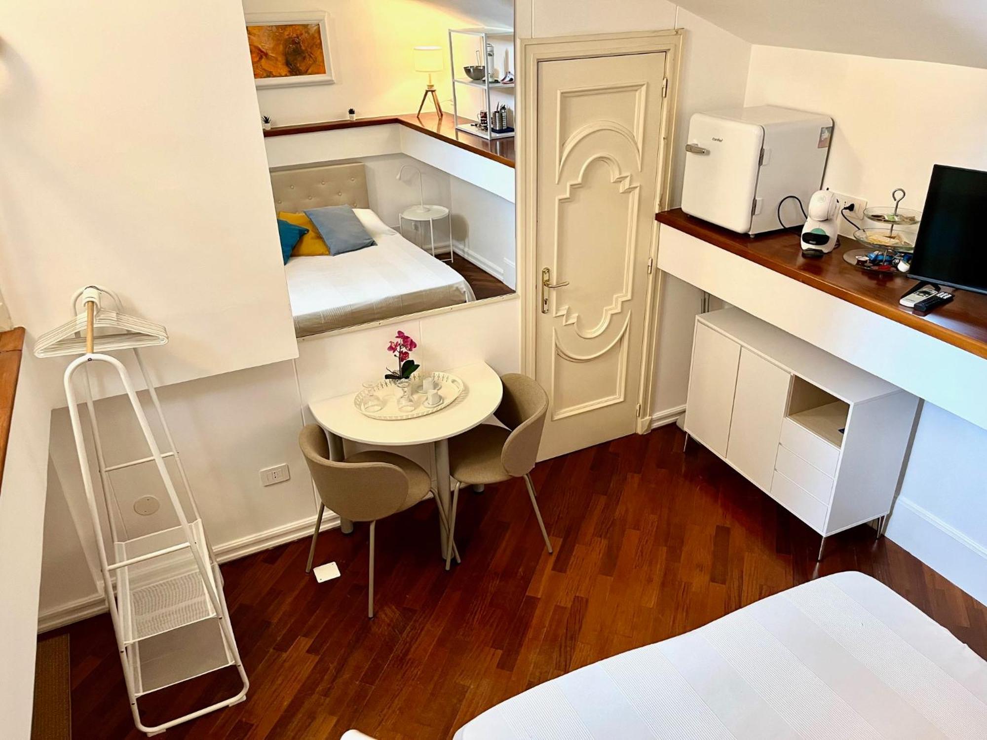 Bella Domus Suites Салерно Экстерьер фото