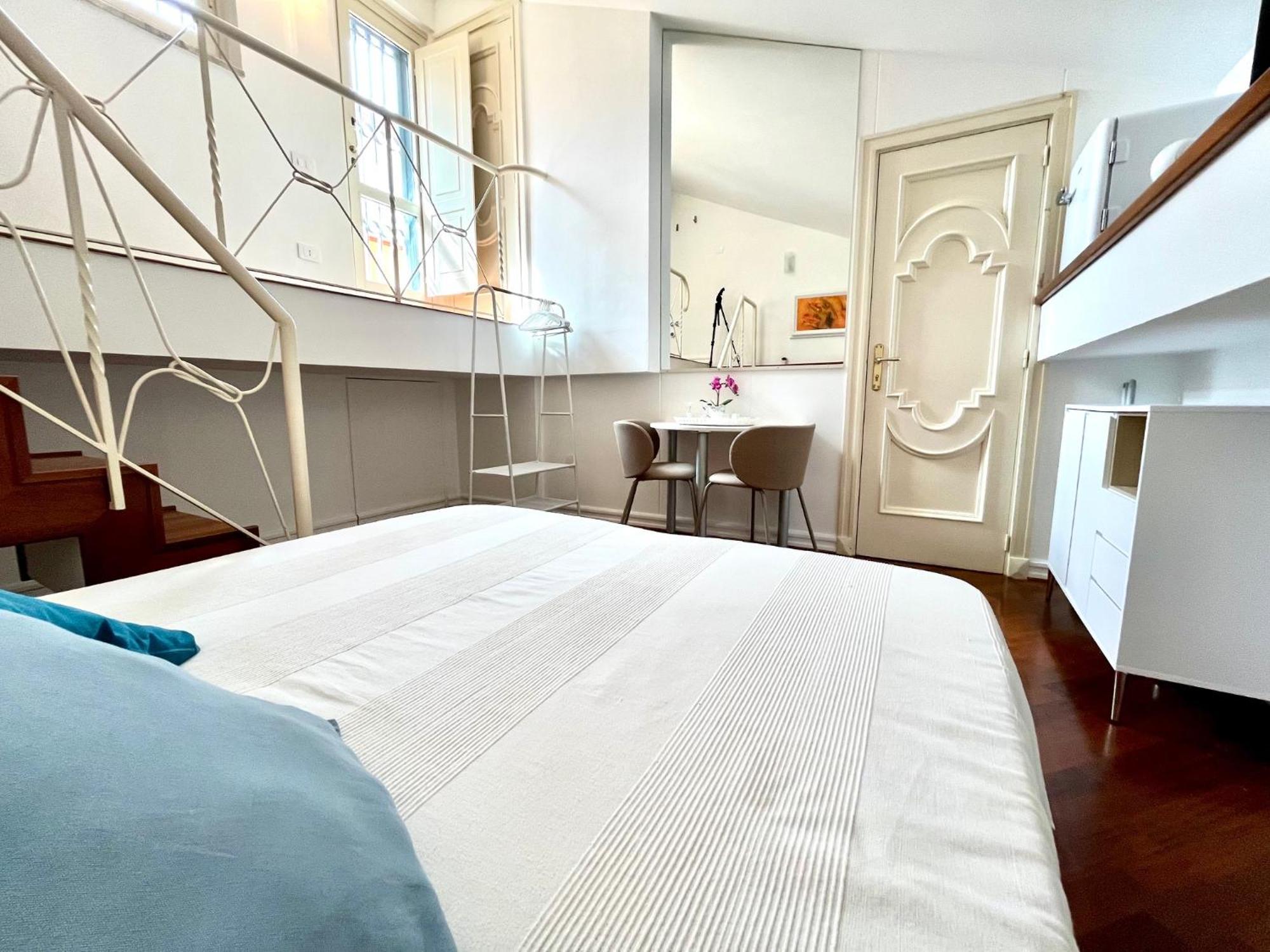Bella Domus Suites Салерно Экстерьер фото